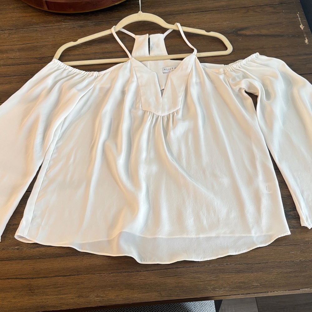 Alice & Trixie White Off-Shoulder Blouse